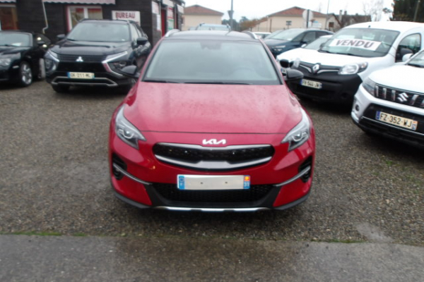 KIA XCEED HYBRIDE RECHARGEABLE ROUGE FONCE