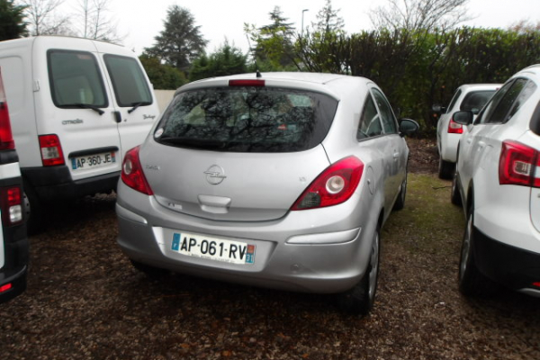 OPEL CORSA GRISE