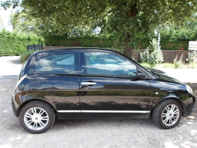 LANCIA YPSILON Noir