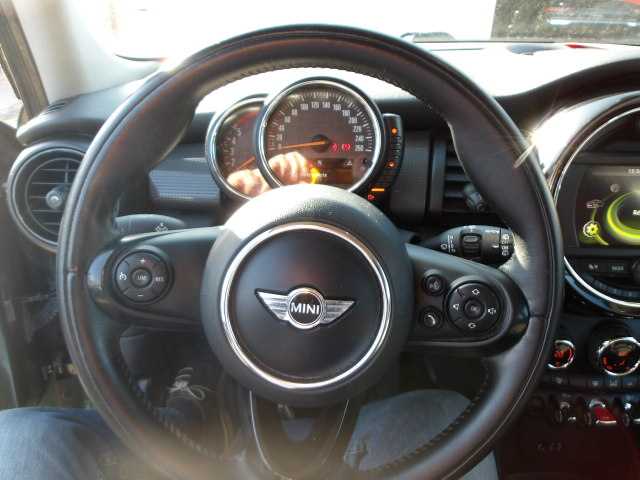 MINI HATCH 5 PORTES Vert