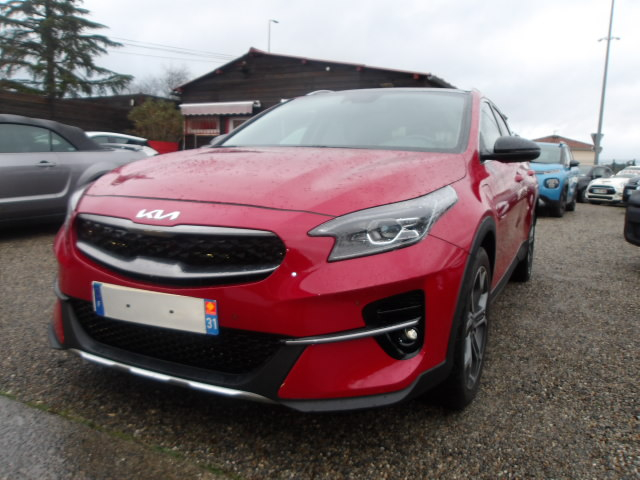 KIA XCEED HYBRIDE RECHARGEABLE ROUGE FONCE