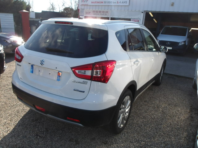 SUZUKI S-CROSS ROUGE FONCE