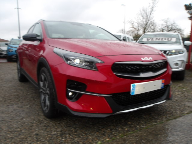 KIA XCEED HYBRIDE RECHARGEABLE ROUGE FONCE