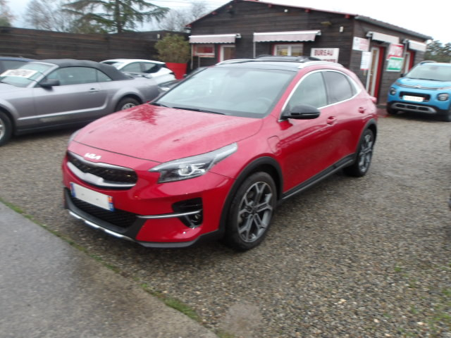 KIA XCEED HYBRIDE RECHARGEABLE ROUGE FONCE