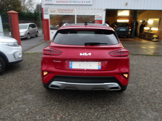 KIA XCEED HYBRIDE RECHARGEABLE ROUGE FONCE