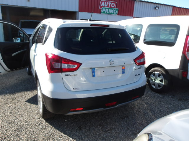 SUZUKI S-CROSS ROUGE FONCE