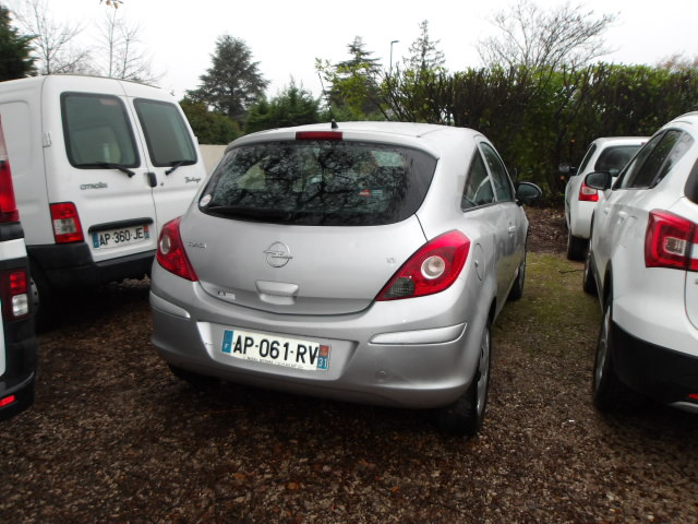 OPEL CORSA GRISE